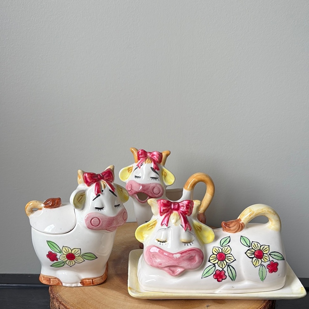 Vintage  An "Enterprise Exclusive" Made in Japan cow 3 piece set!